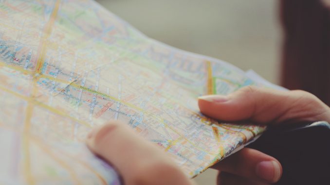 hands-way-guide-tourist