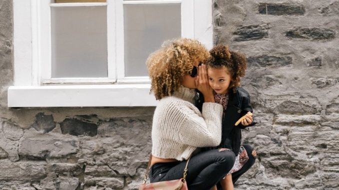 mother-mother-daughters-old-montreal