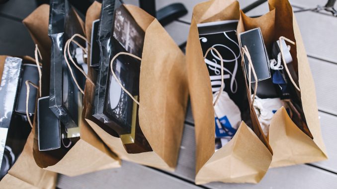kaboompics_Brown paper shopping bags full of decorations