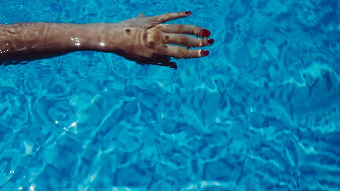 kaboompics_Blue ripped water in swimming pool