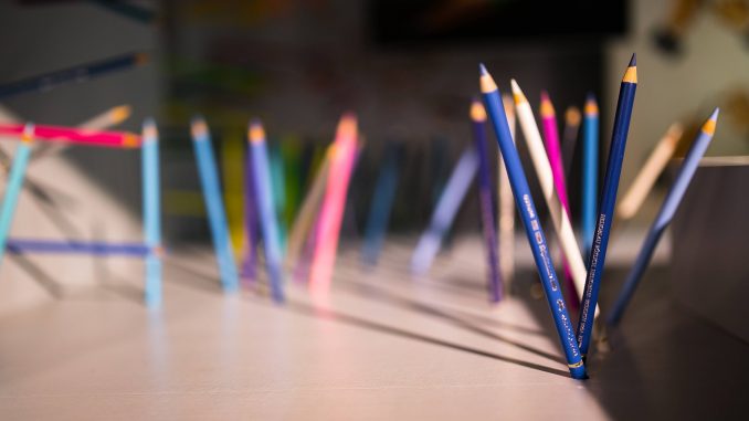 kaboompics_Pencils and crayons sticking out of the walls and floors