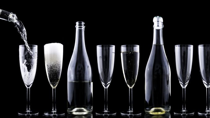 champagner-toasting-new-year-s-eve-drink